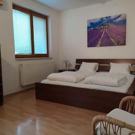 Kate & Jenny - Two-Level Apartment In The Old Town Bratislava Exteriör bild