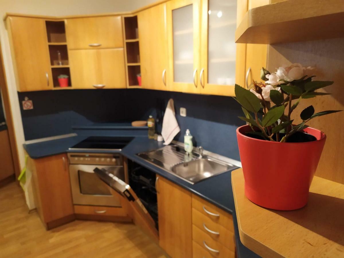 Kate & Jenny - Two-Level Apartment In The Old Town Bratislava Exteriör bild