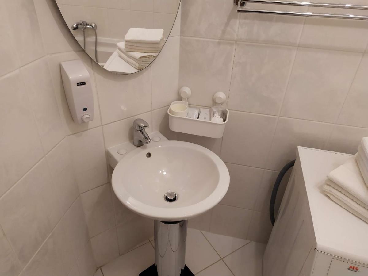 Kate & Jenny - Two-Level Apartment In The Old Town Bratislava Exteriör bild